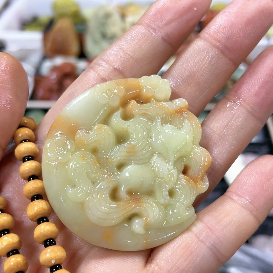 蛇纹石玉颈饰合金