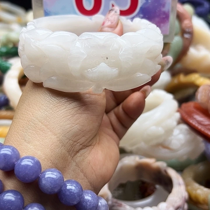 未镶嵌手镯石英岩玉