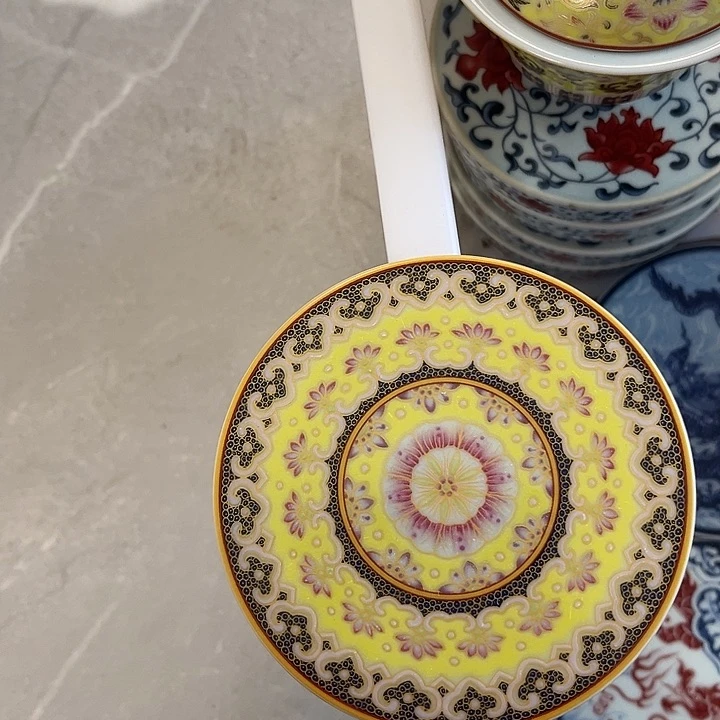 摆件景德镇黄釉珐琅彩盖置