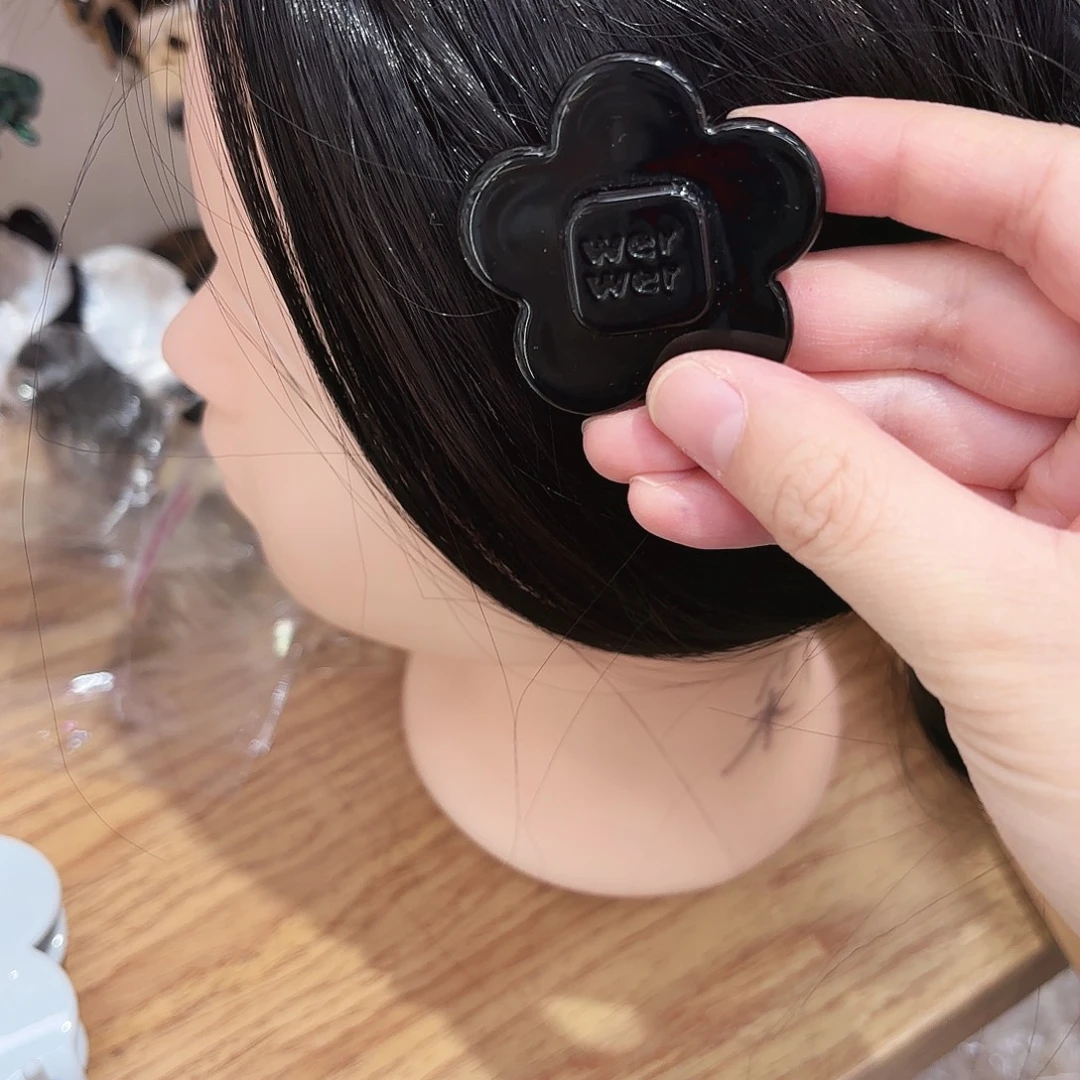 皮质铁合金中号花朵黑色