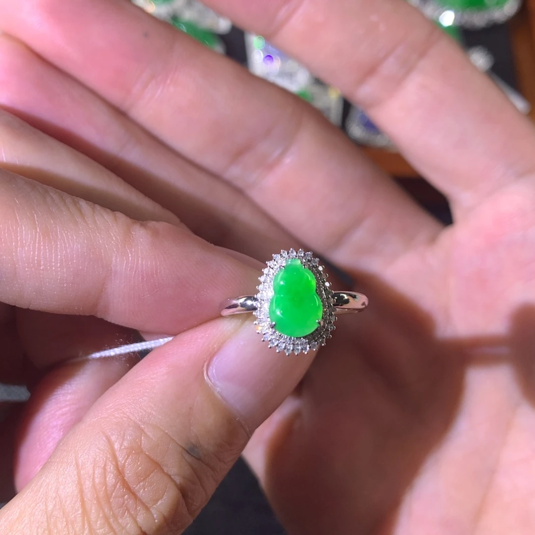 18K金镶嵌戒指翡翠翡翠