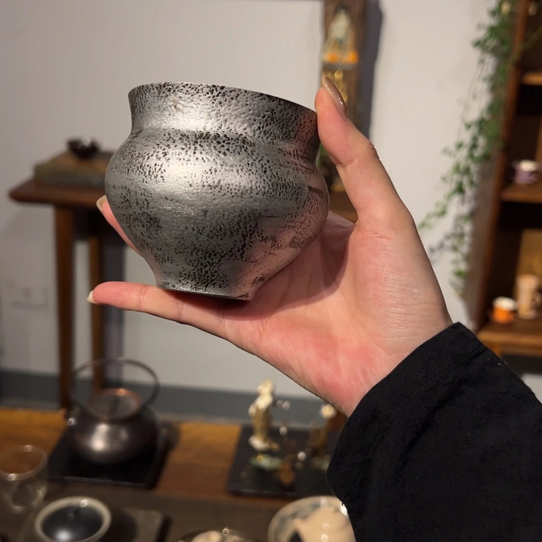 瓷片陶瓷。       陶瓷。