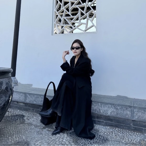 2025春款欧系加长黑色垫肩大衣女外套高级感轻奢显瘦休闲长款外衣