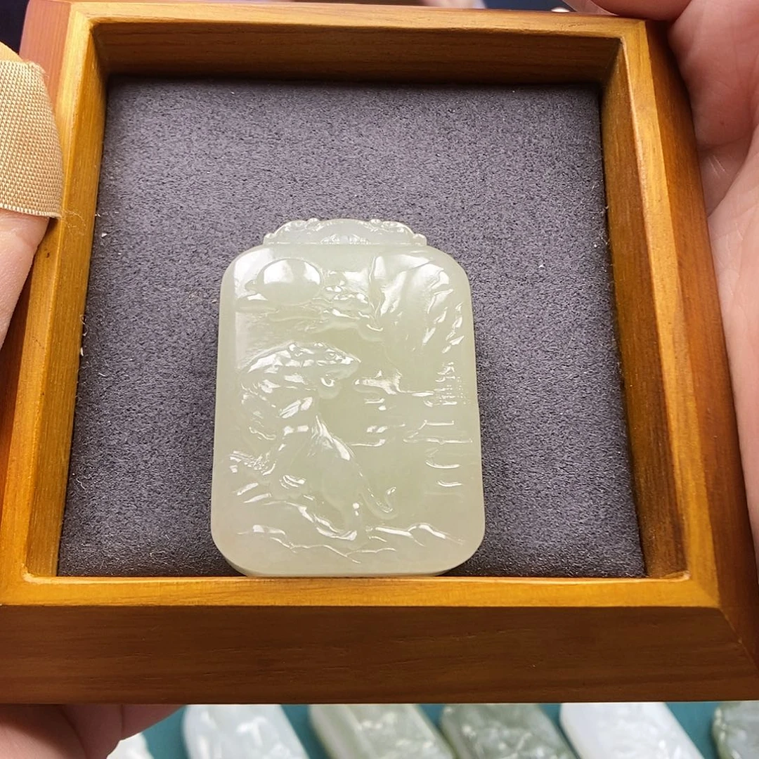 ****姐和田玉未镶嵌颈饰