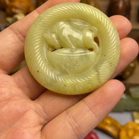 蛇纹石玉未镶嵌颈饰78