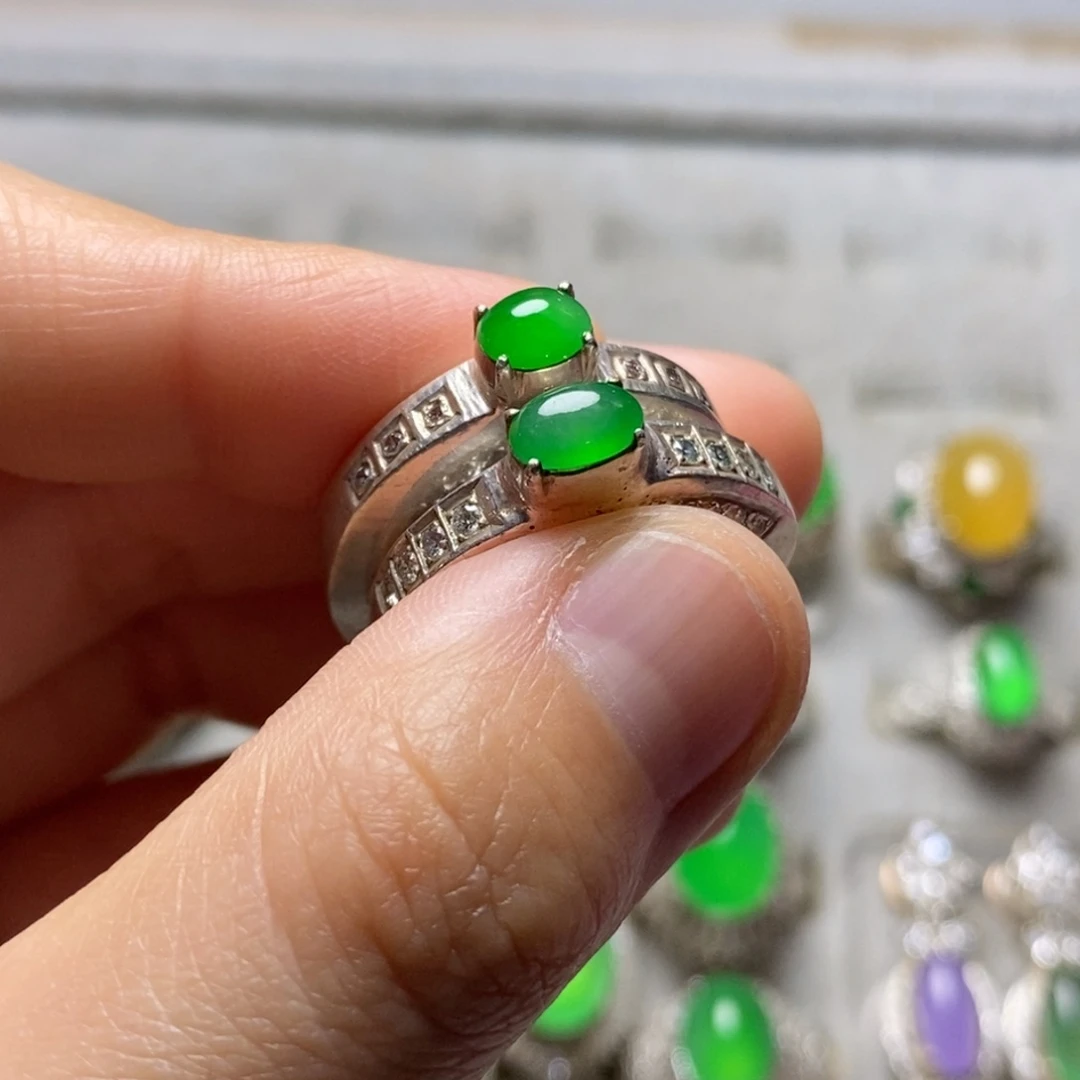 未镶嵌定制翡翠一对绿戒