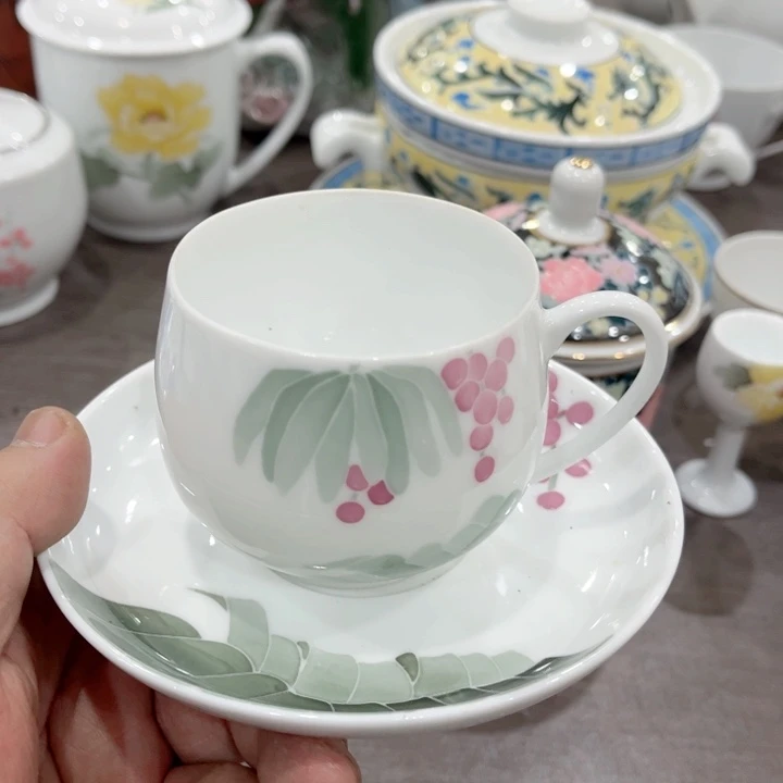 碗釉下五彩的瓷器在瓷器