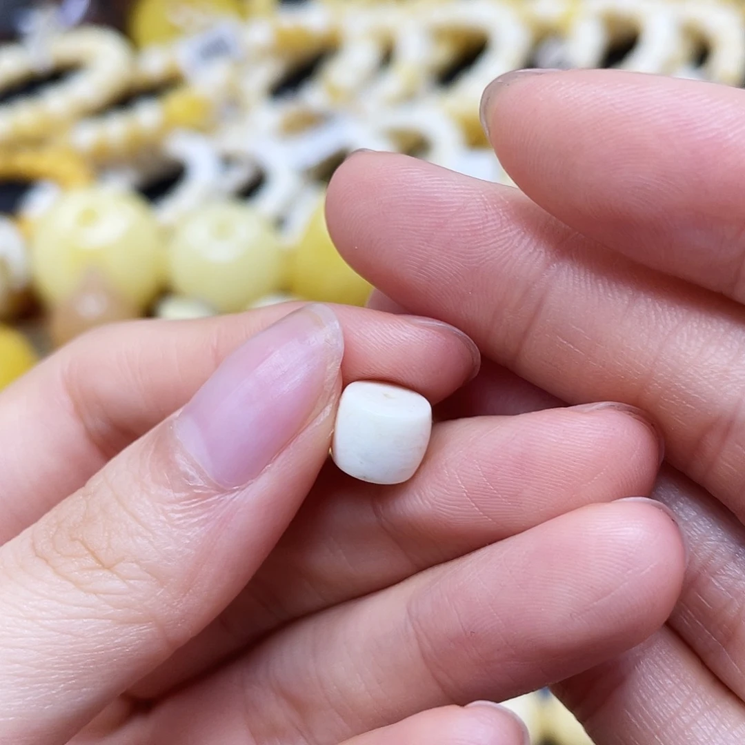 未镶嵌蜜蜡裸石直切8.4✖️7mm瑕