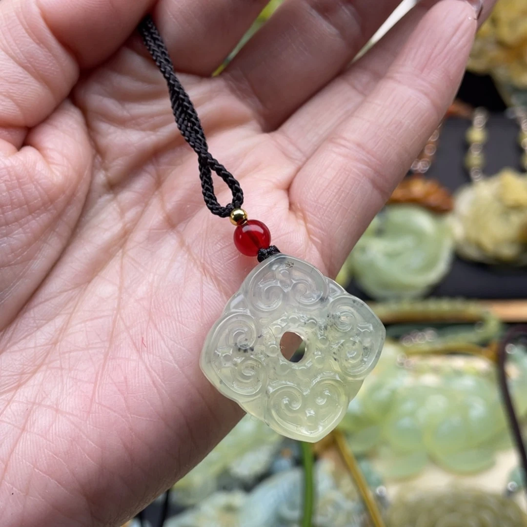 蛇纹石玉颈饰未镶嵌