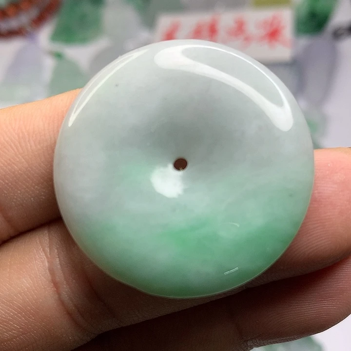 翡翠未镶嵌吊坠(赠链)