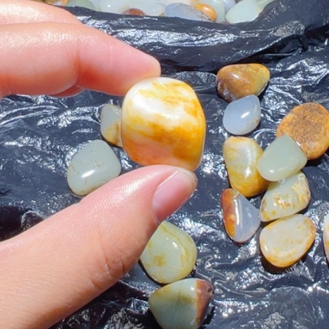 和田玉（糖玉）未镶嵌颈饰10.8克