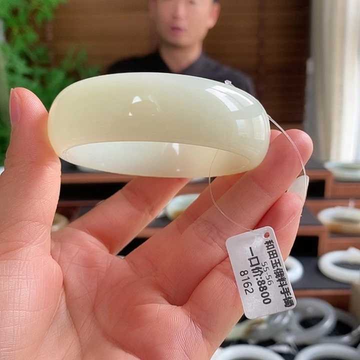 和田玉未镶嵌手镯8162