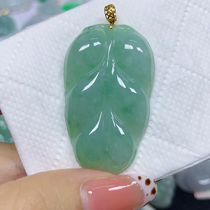 翡翠18K金镶嵌颈饰挂件