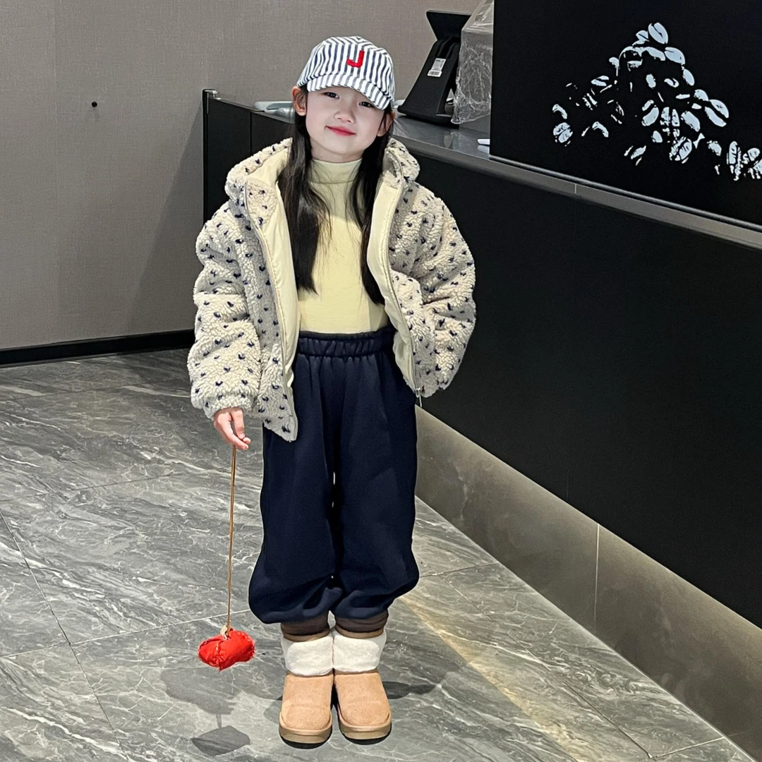 小思家2025冬季新款韩版休闲风毛绒连帽外套束脚休闲裤女童套装