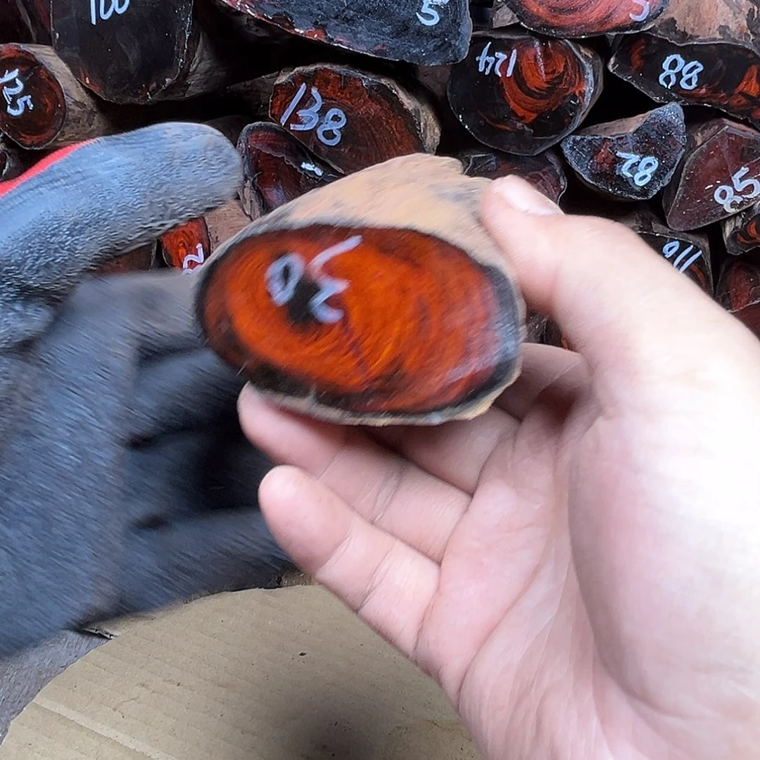 奔***子交趾黄檀（大红酸枝）