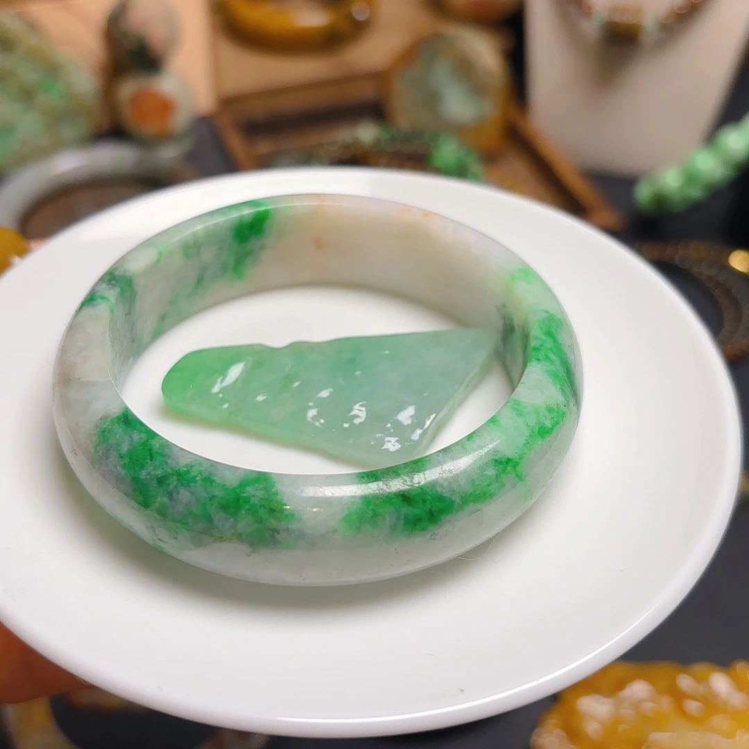 翡翠未镶嵌颈饰价格问主播，非常漏