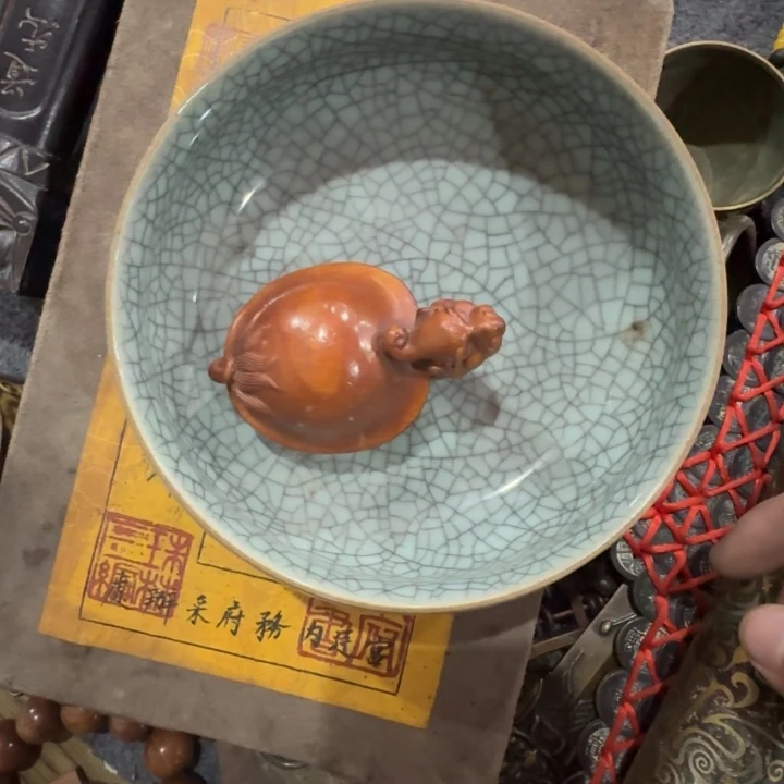 盘青花瓷器小盖子