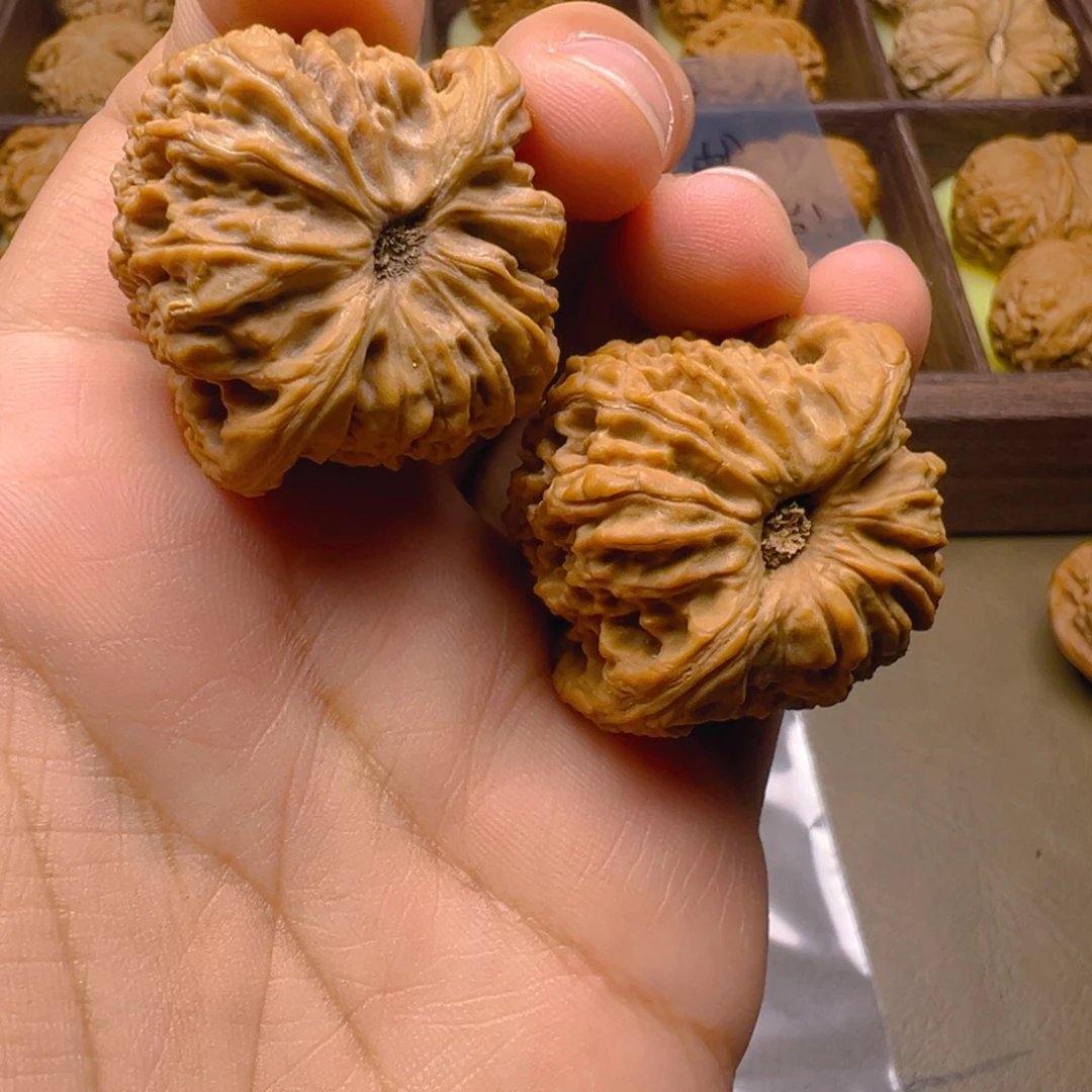 把件文玩核桃南疆石