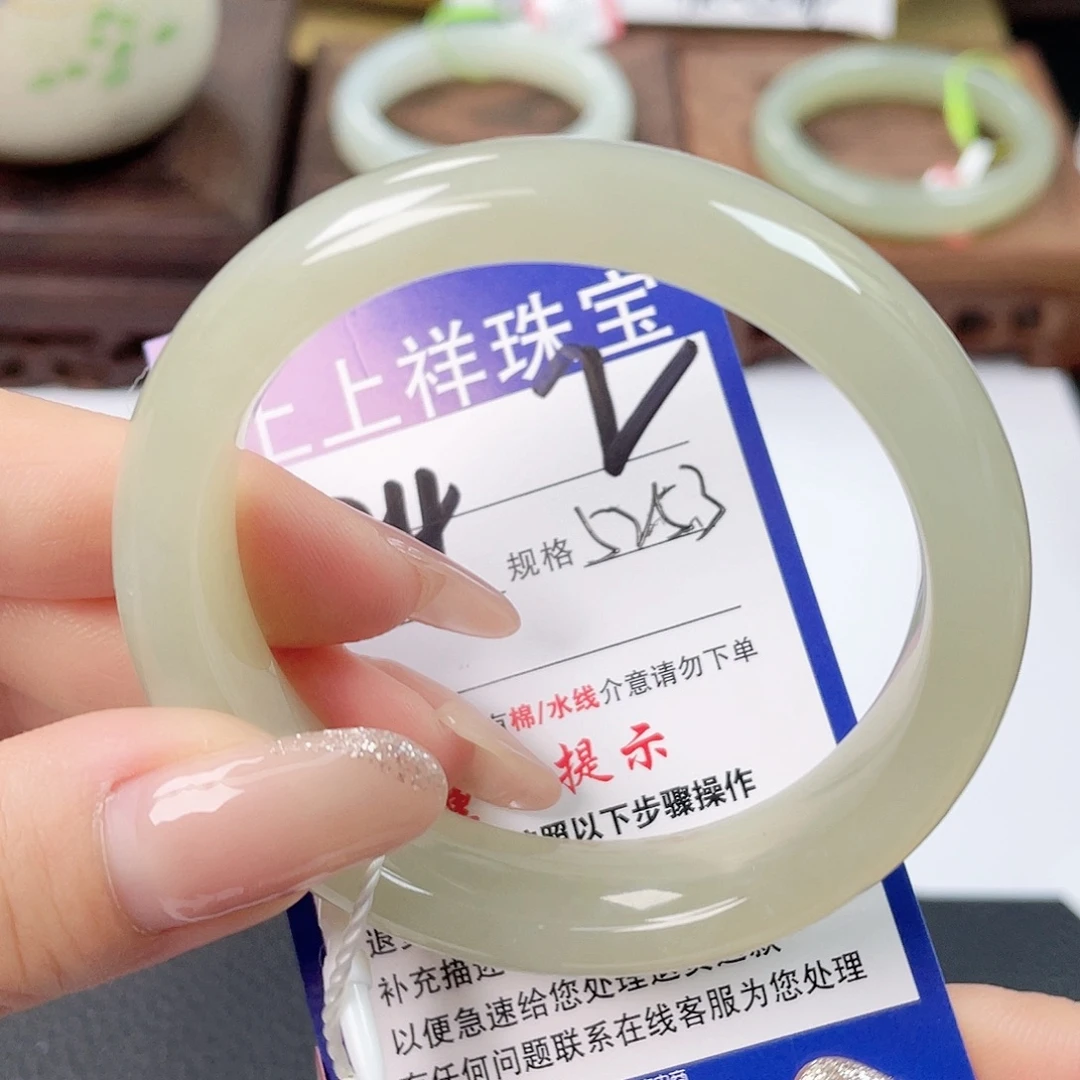 和田玉未镶嵌手镯