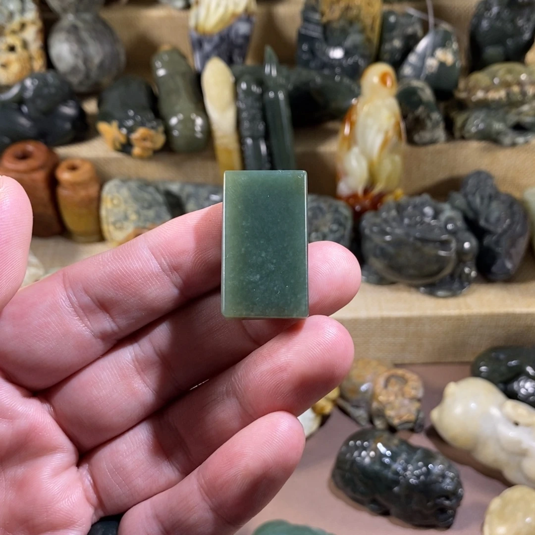 未镶嵌透闪石质玉挂件