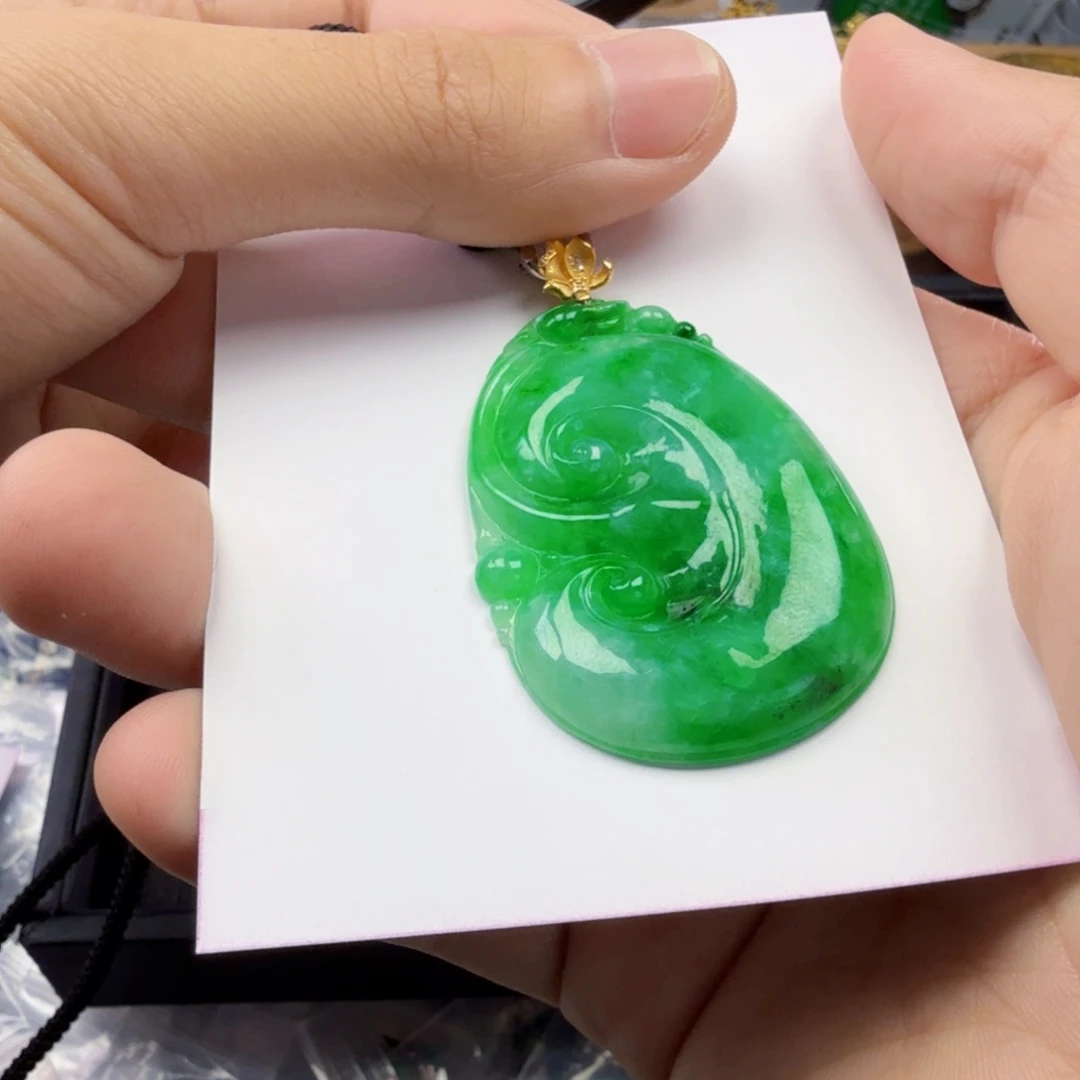 翡翠颈饰18K金镶嵌一件