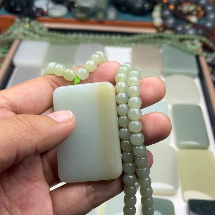 果***闫和田玉未镶嵌颈饰
