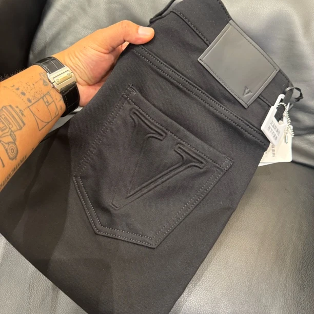 轻奢商务休闲水洗纯黑小直筒修身牛仔裤男士85718