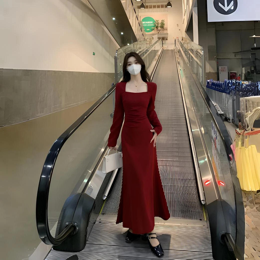 大码港风复古红色方领连衣裙女2025年秋季气质法式收腰显瘦长裙子