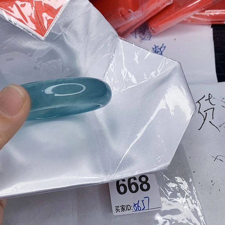 翡翠未镶嵌手镯一图一物实物为准（微瑕处理）