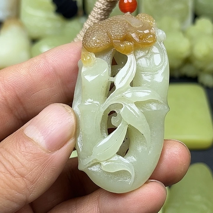 和田玉（糖玉）未镶嵌颈饰