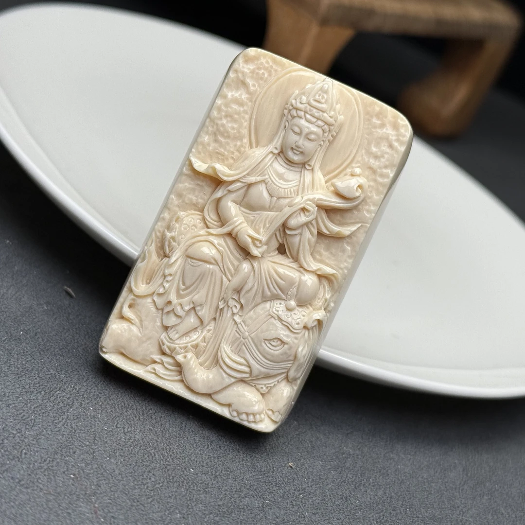 K9789天然猛犸牙雕刻普贤吊坠34x61x16mm【京派大师-青松】