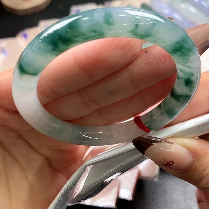 翡翠未镶嵌手镯（圆镯）45号