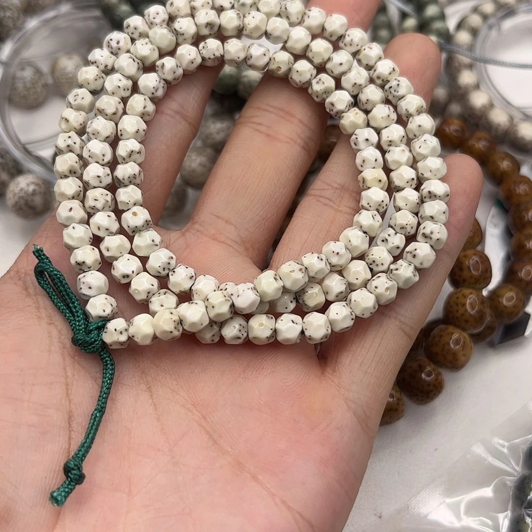 吊坠星月菩提399。