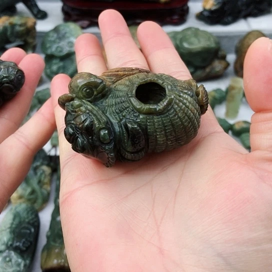 未镶嵌岫岩河磨玉（透闪石质玉）把件