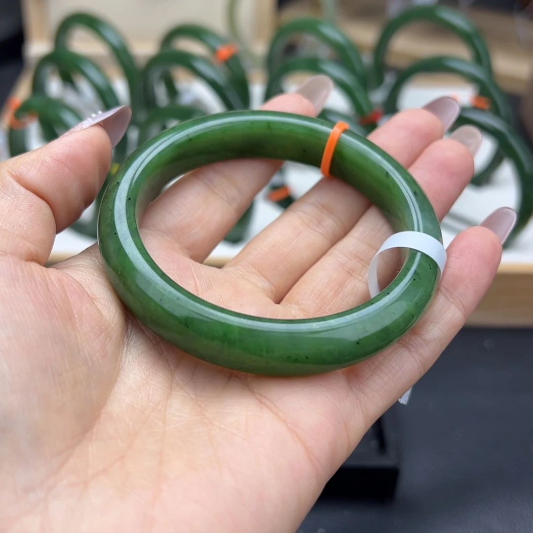 和田玉（碧玉）未镶嵌手镯
