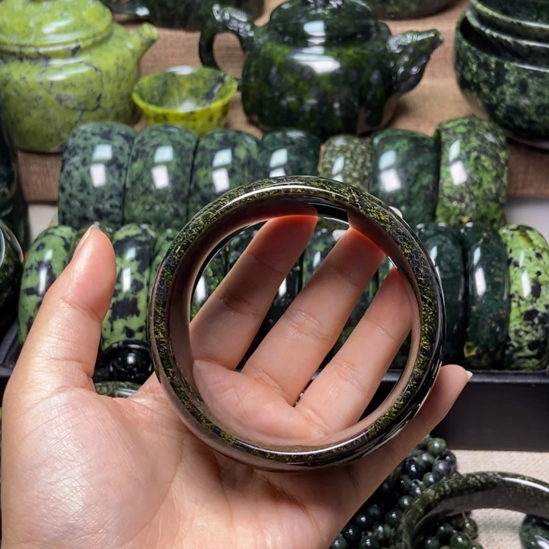 芳****蛇纹石玉未镶嵌药王石手镯