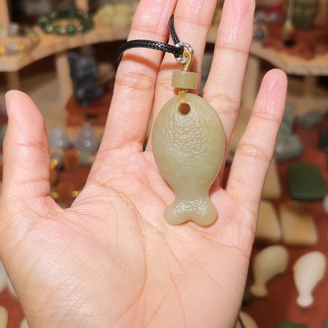 孟***孟和田玉未镶嵌颈饰