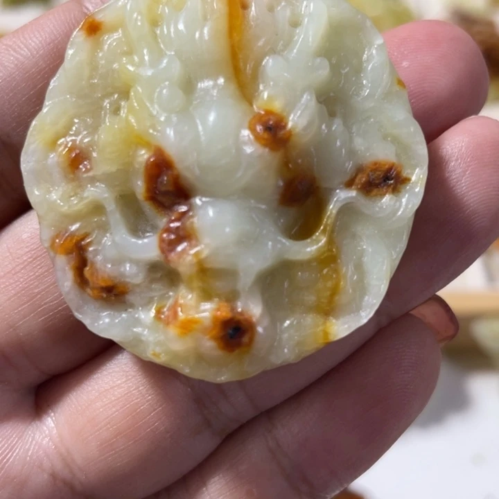 岫玉未镶嵌吊坠(赠链)