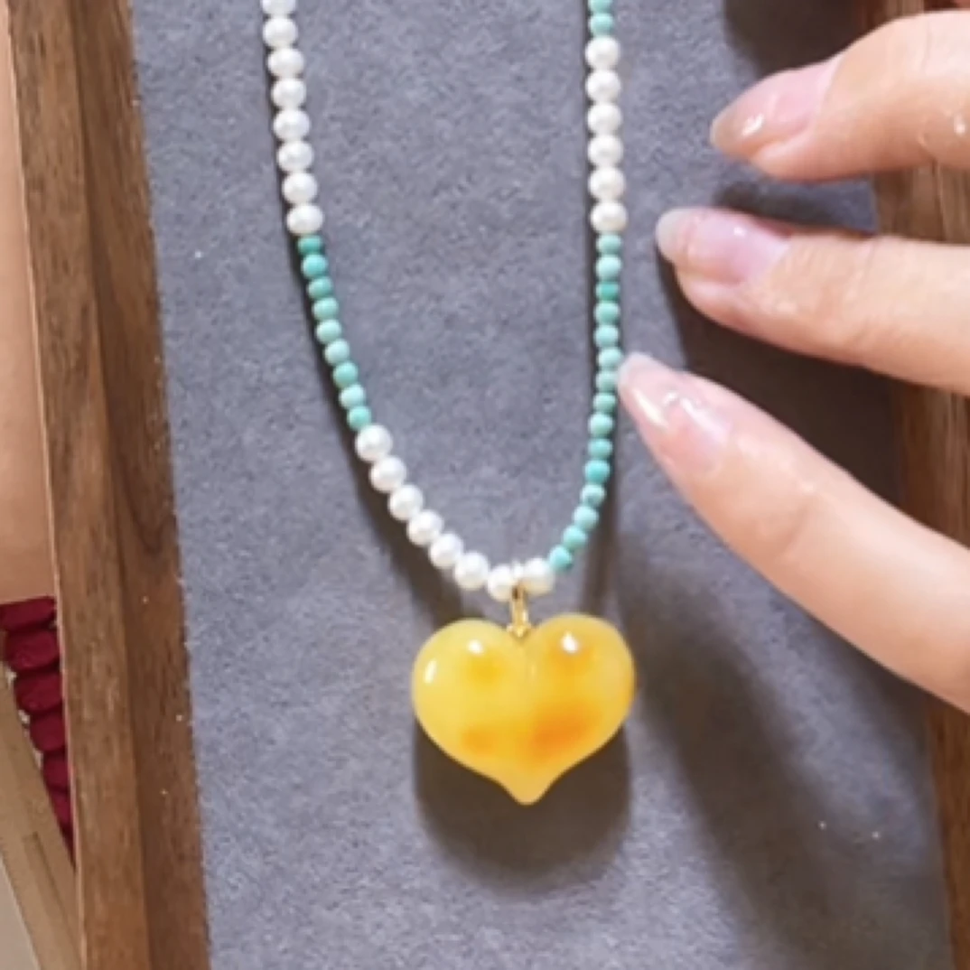 天然爱心蜜蜡吊坠配链