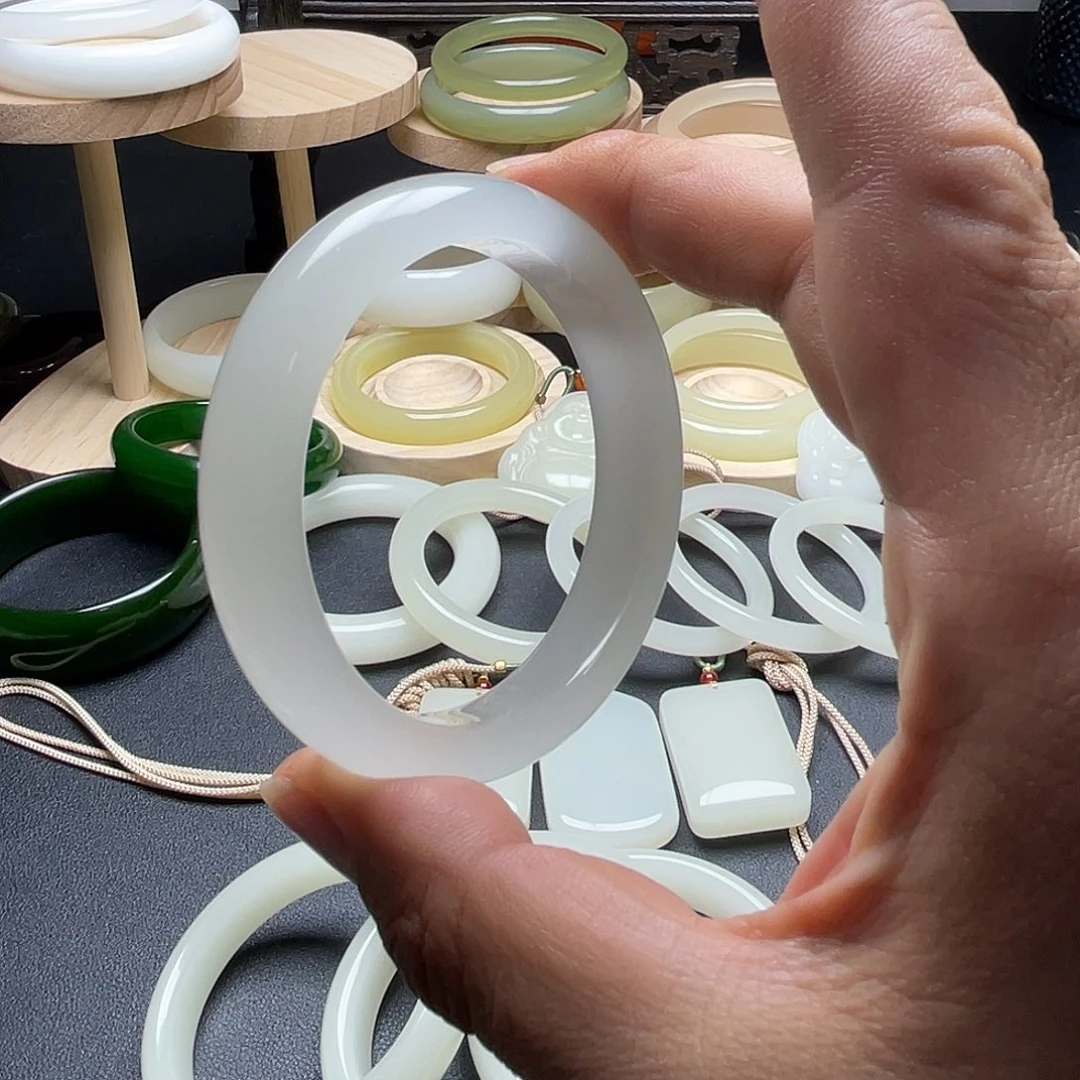 葫***发57小➕圈口正圈高冰白手镯