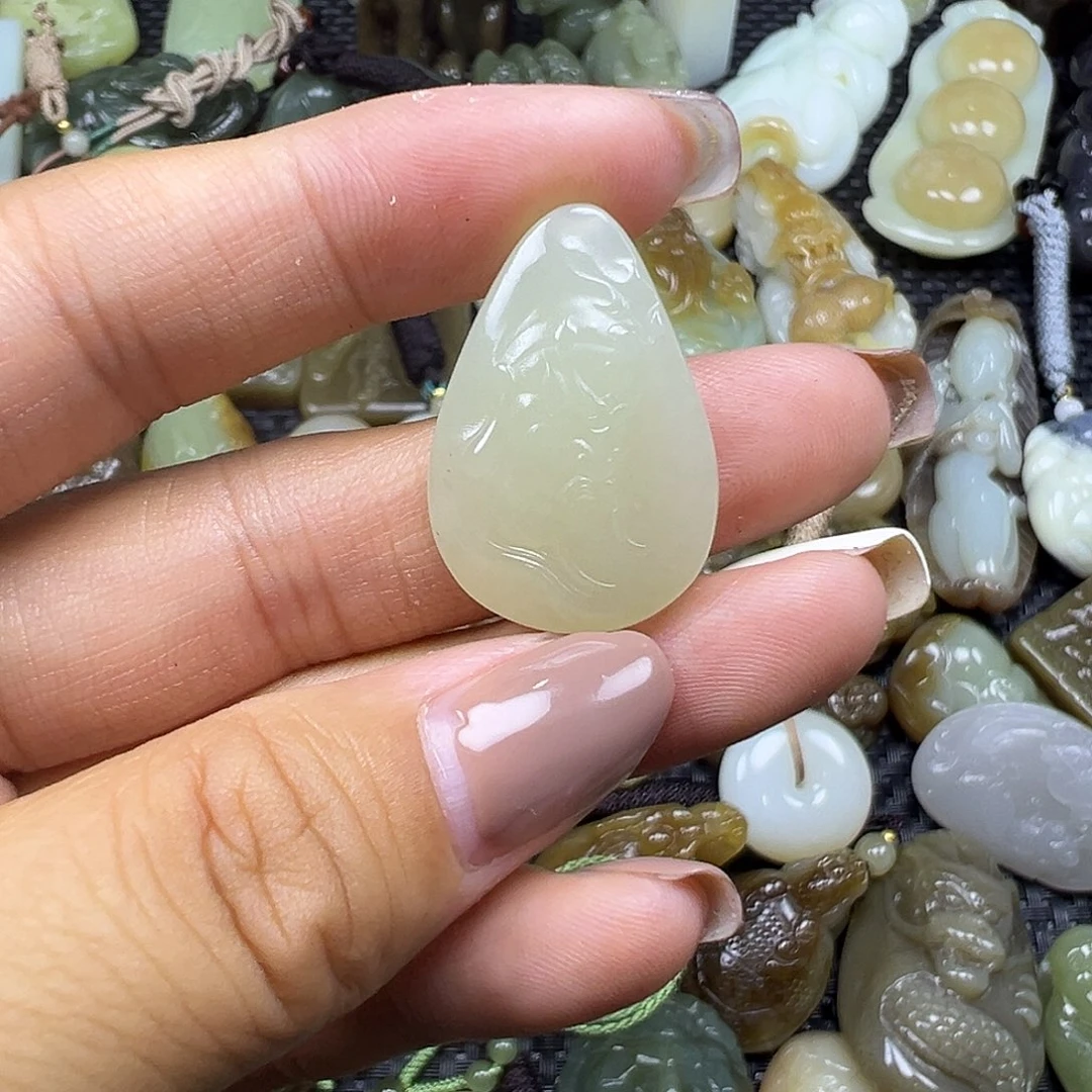 和田玉未镶嵌颈饰卡28.2