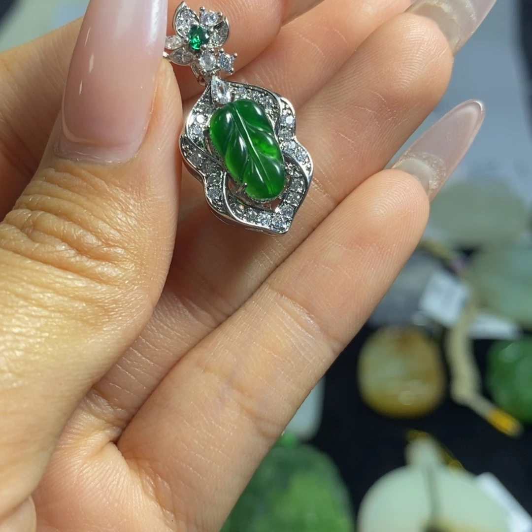 翡翠未镶嵌颈饰吊坠