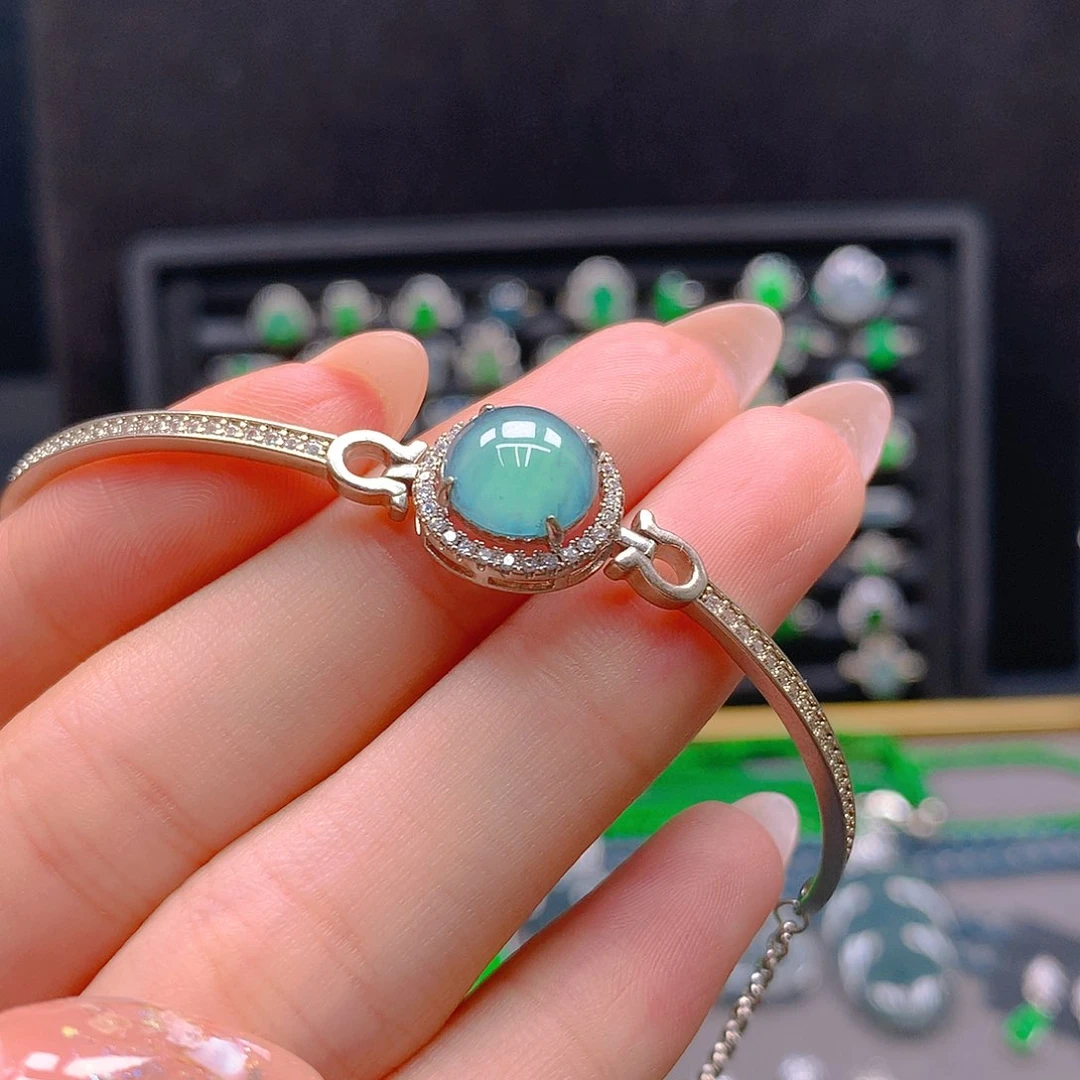 未镶嵌戒指翡翠天然的