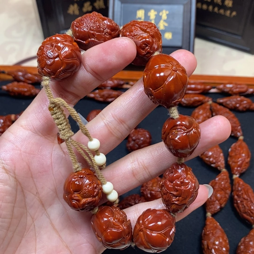 吊坠橄榄核荷叶财神