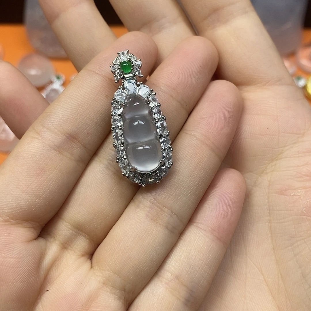 石英质玉合金颈饰