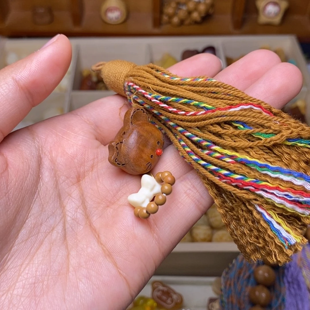 猴头核桃吊坠一只耳，蝴蝶结卡环，棕流苏