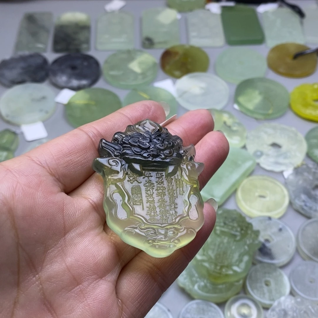 蛇纹石玉颈饰未镶嵌梓*