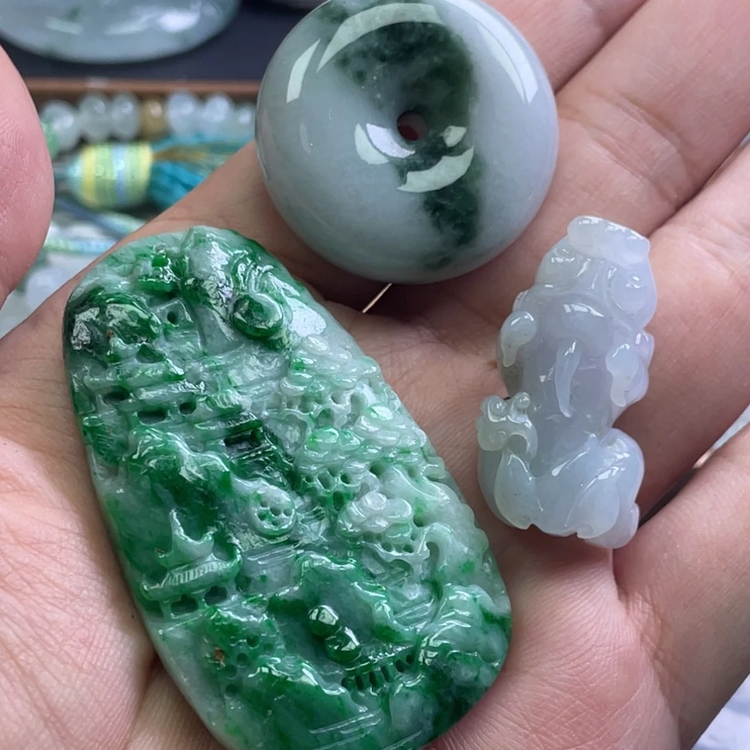 颈饰未镶嵌翡翠十**剑翡翠