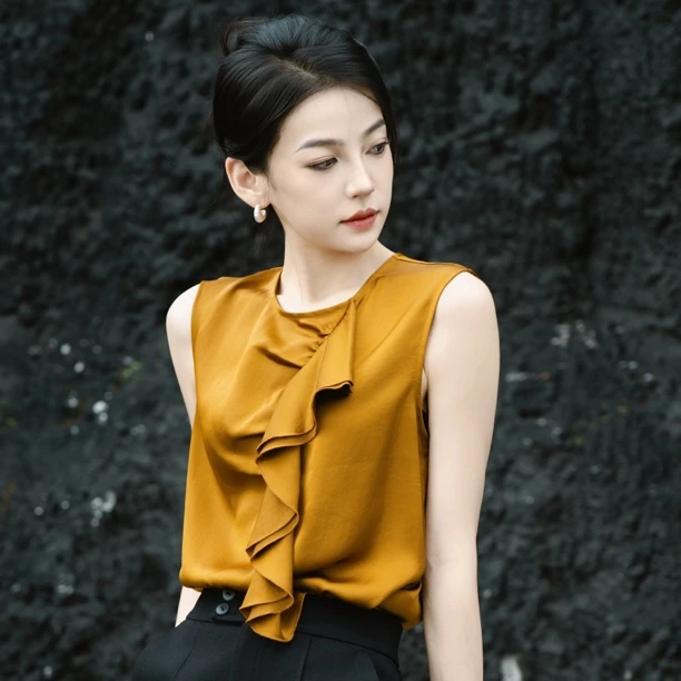 GIRDEAR/哥弟气质百搭显瘦缎面褶皱无袖衬衫1301001