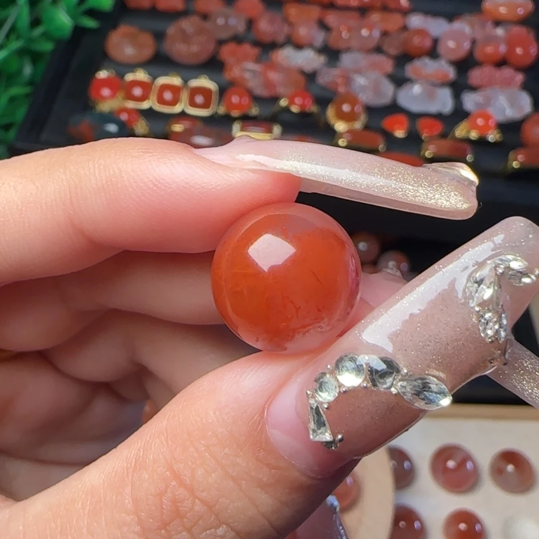 南红玛瑙颈饰未镶嵌么**哒